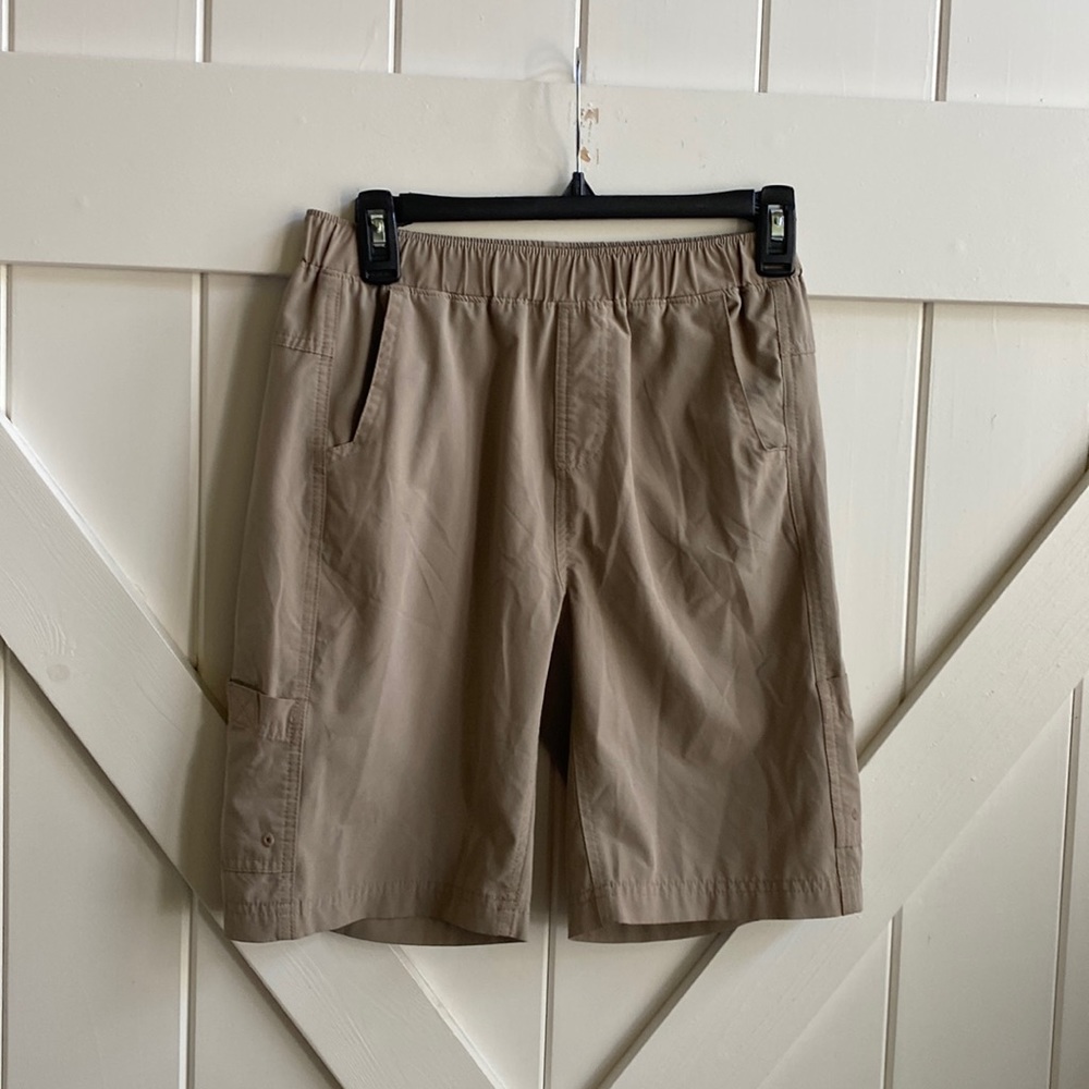 Magellan Boy’s Fishing Shorts size Large 14-16 water repellent